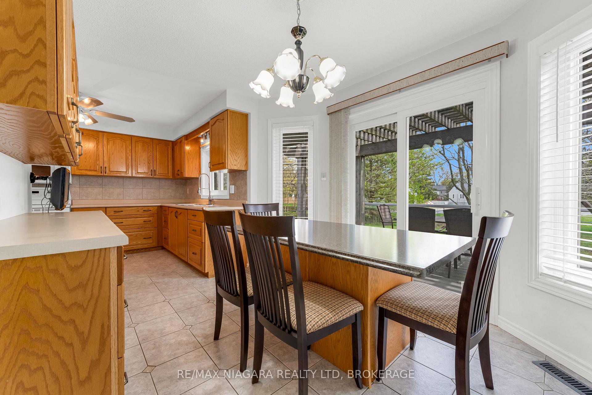 Photo 12 of 28 Woodside Square, Pelham, Fonthill — HOMEH