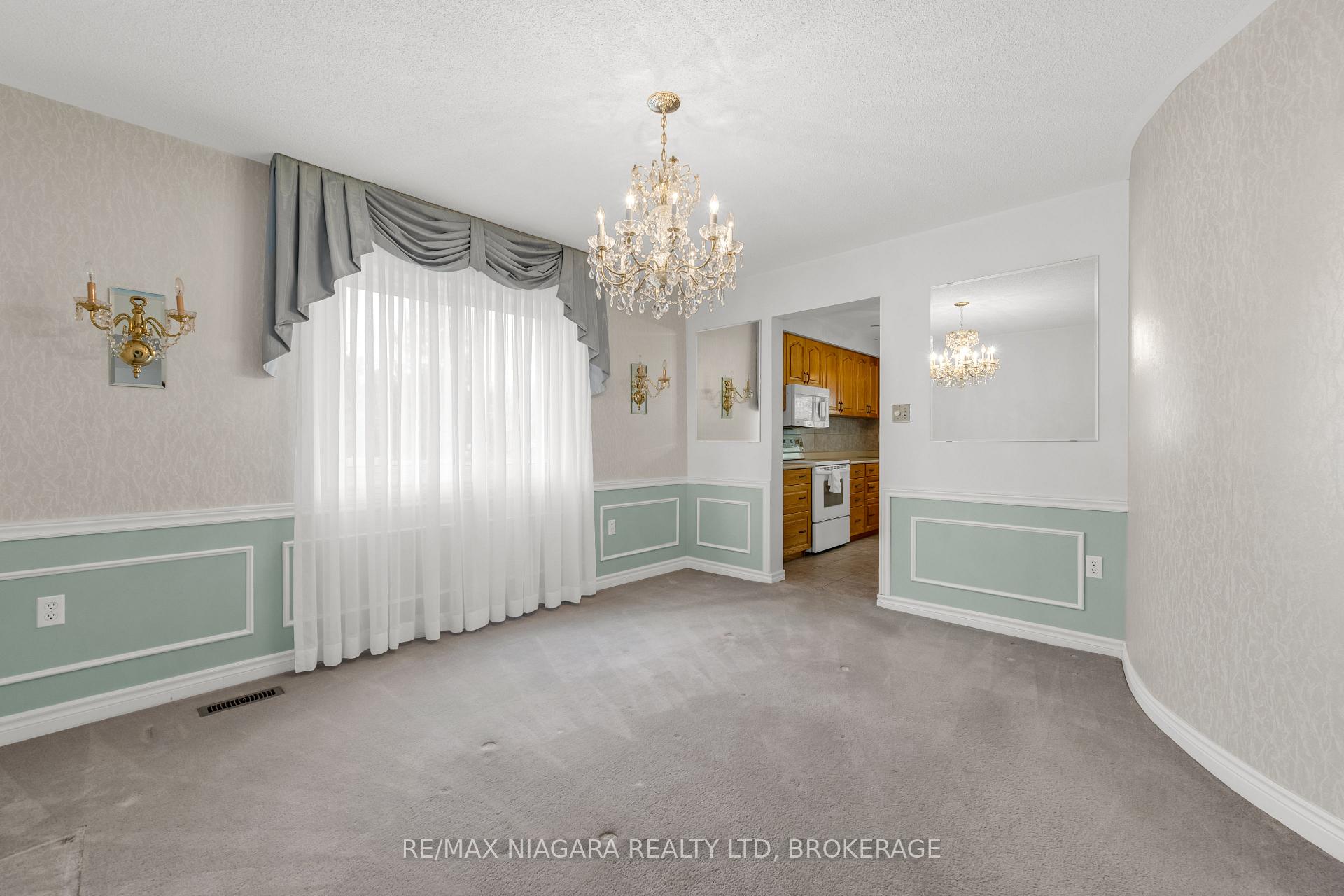 Photo 16 of 28 Woodside Square, Pelham, Fonthill — HOMEH