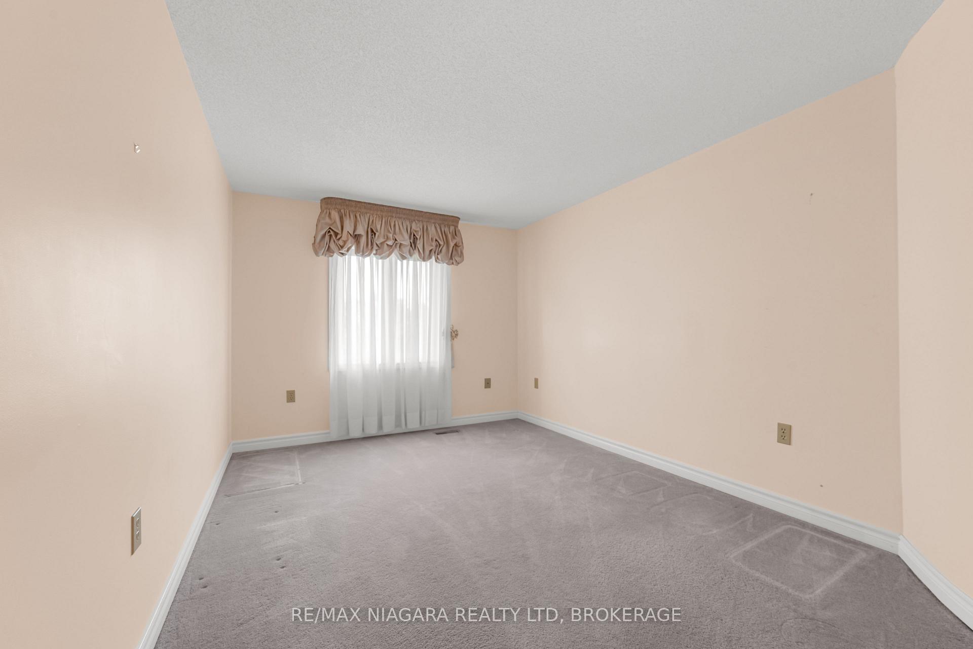 Photo 22 of 28 Woodside Square, Pelham, Fonthill — HOMEH