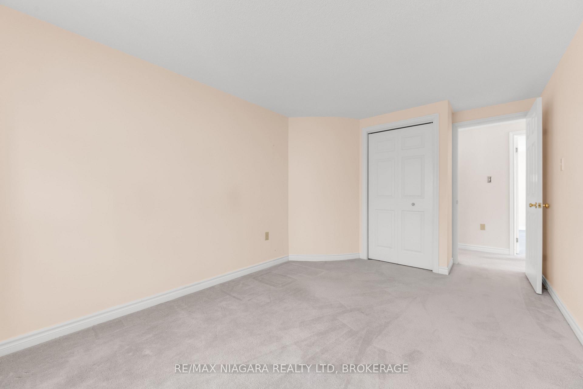 Photo 23 of 28 Woodside Square, Pelham, Fonthill — HOMEH