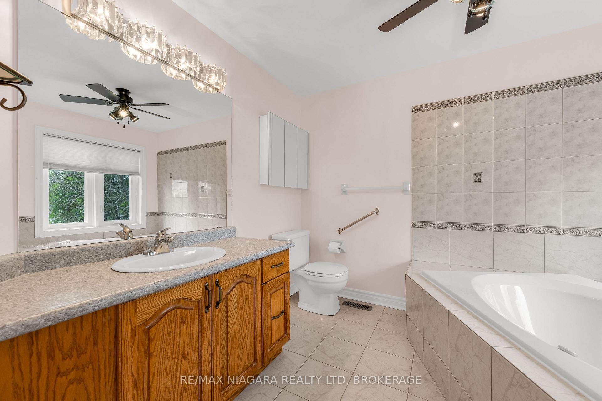 Photo 27 of 28 Woodside Square, Pelham, Fonthill — HOMEH