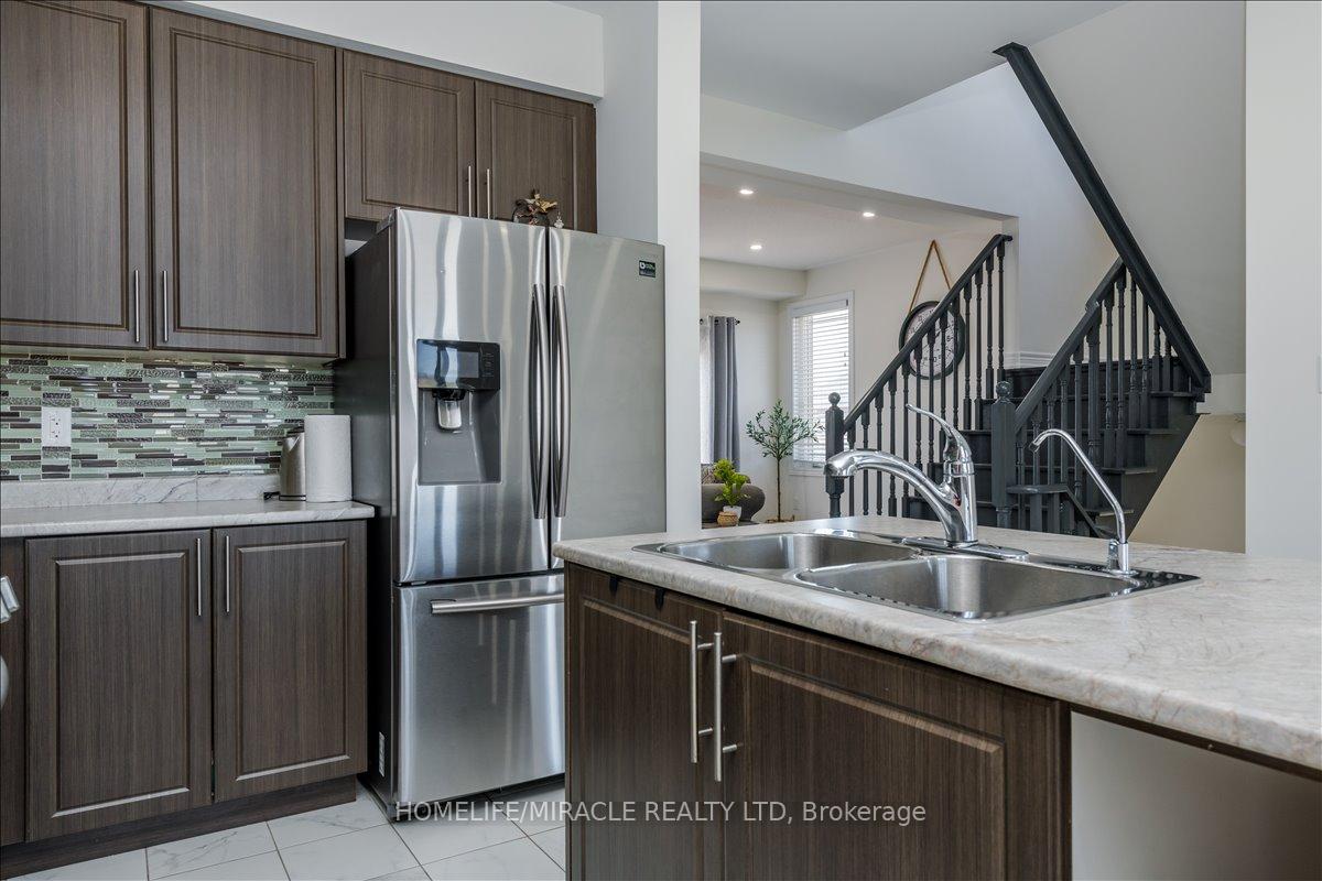 Photo 6 of 12 Janes Crescent, New Tecumseth, Alliston — HOMEH