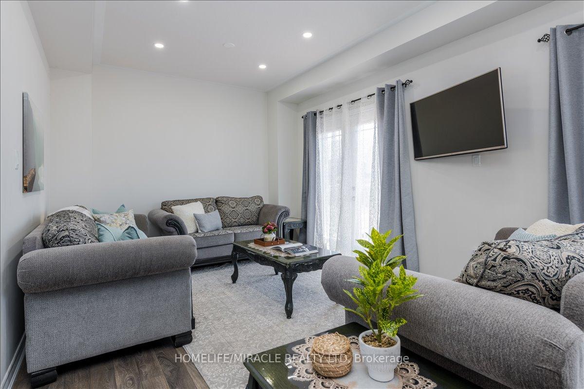 Photo 11 of 12 Janes Crescent, New Tecumseth, Alliston — HOMEH