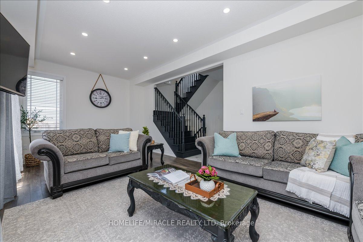 Photo 13 of 12 Janes Crescent, New Tecumseth, Alliston — HOMEH