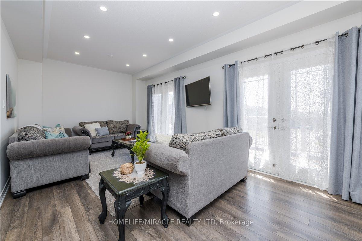 Photo 15 of 12 Janes Crescent, New Tecumseth, Alliston — HOMEH