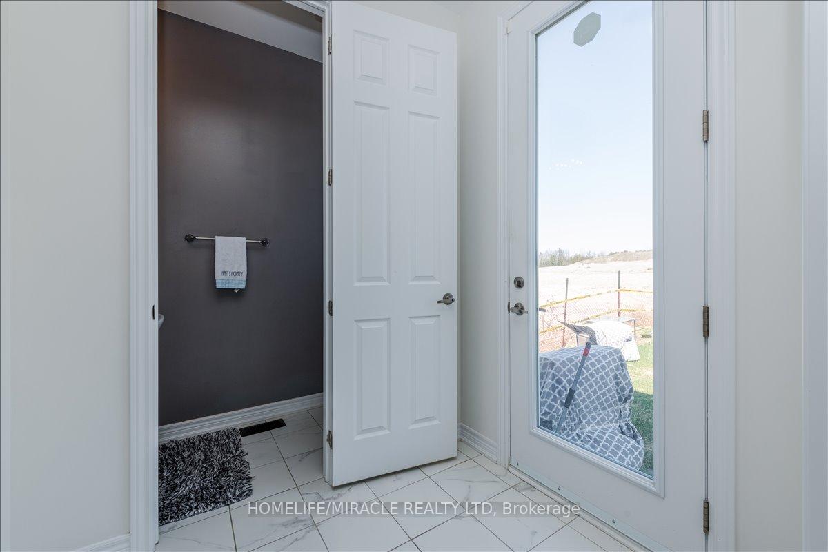 Photo 17 of 12 Janes Crescent, New Tecumseth, Alliston — HOMEH