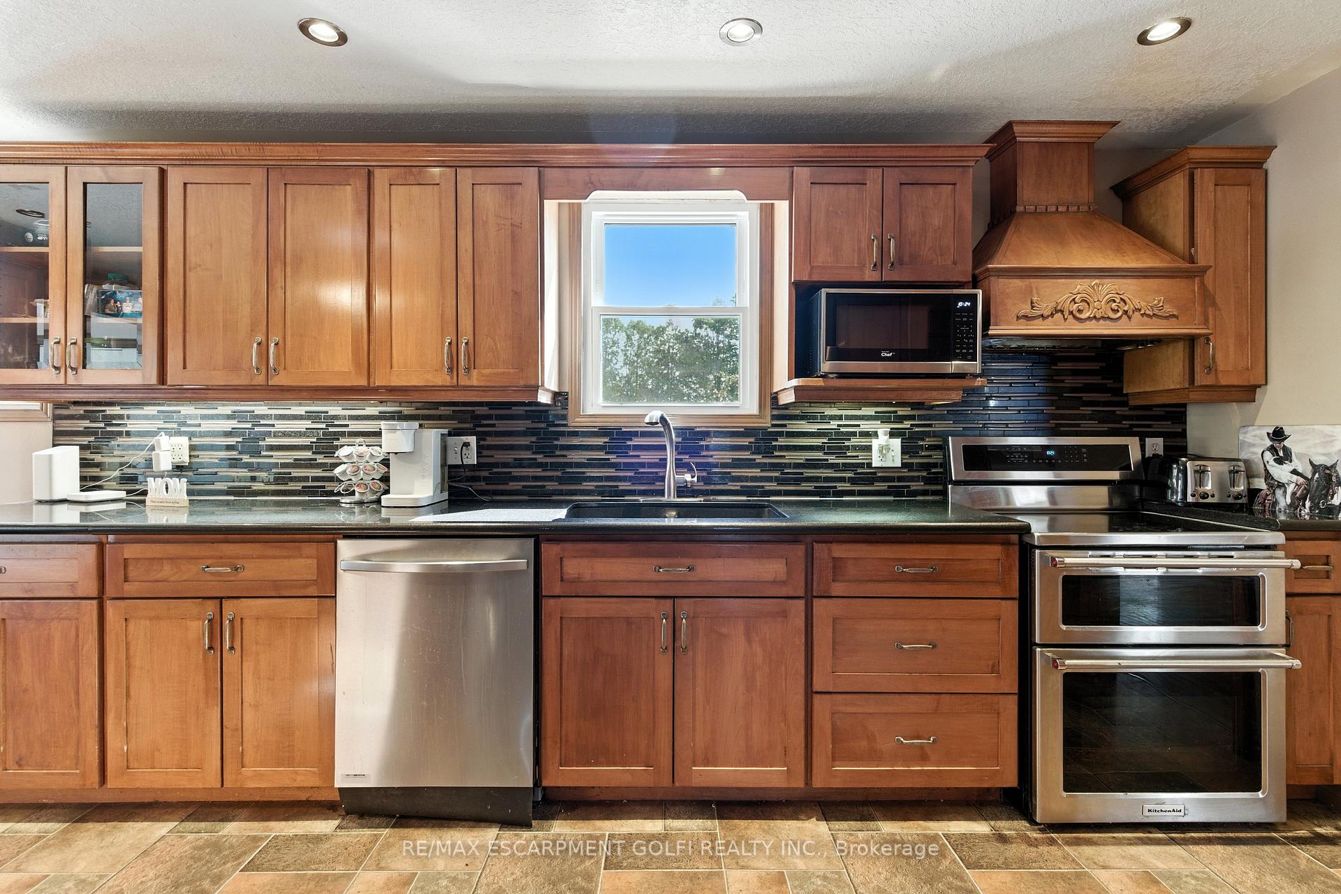 Photo 8 of 897 Thompson Road E, Norfolk, Townsend — HOMEH