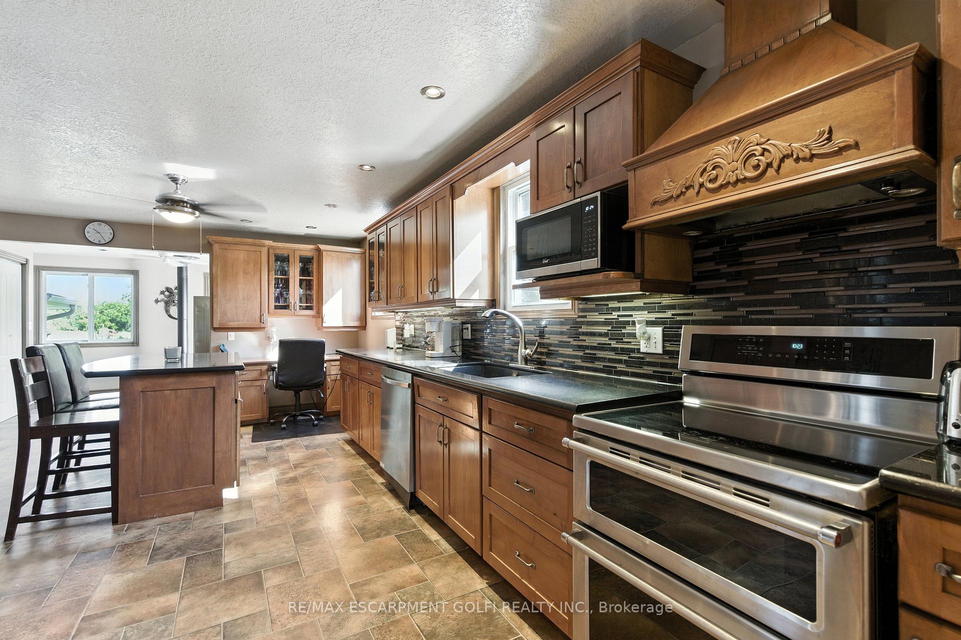 Photo 9 of 897 Thompson Road E, Norfolk, Townsend — HOMEH
