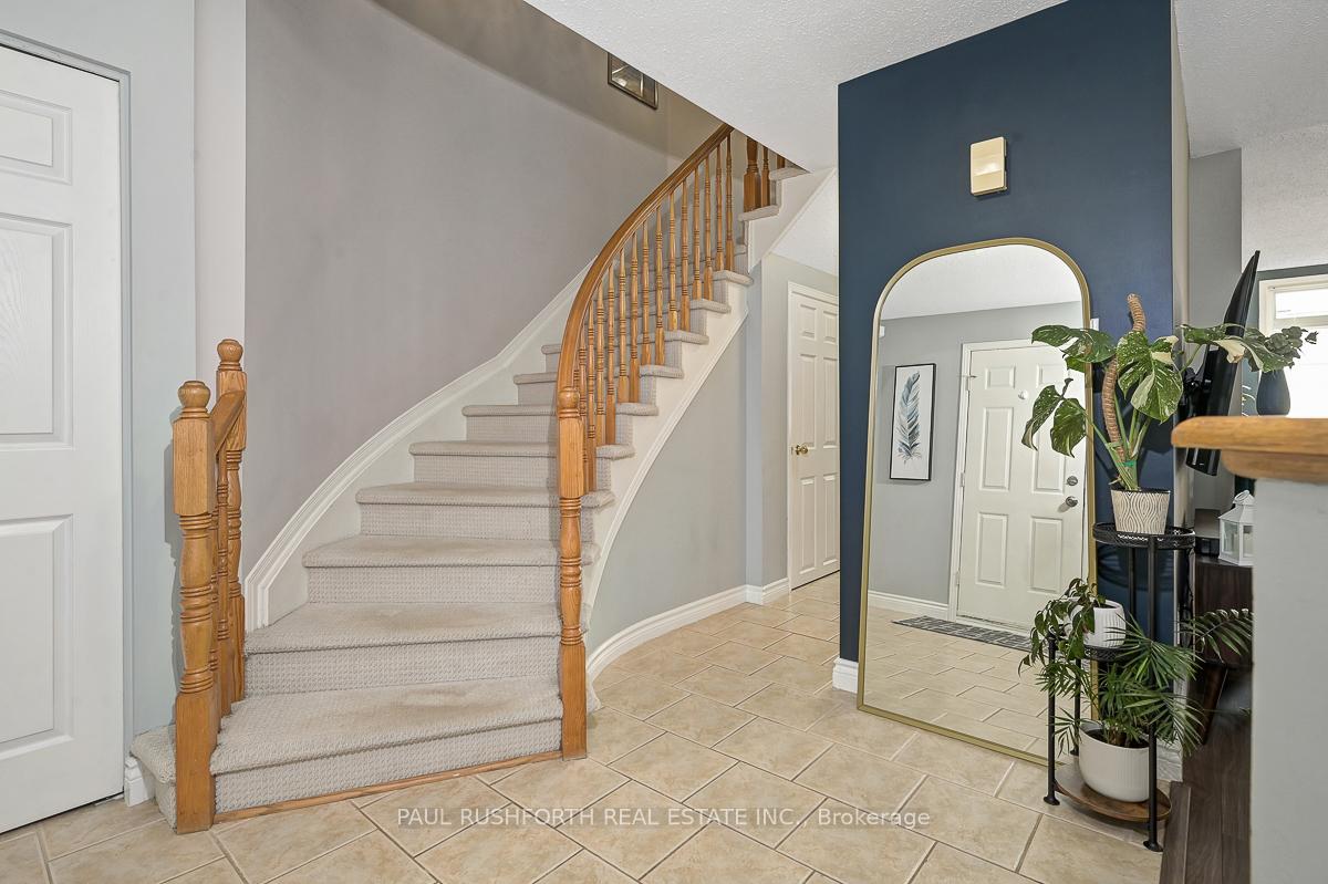 Photo 3 of 1829 Hialeah Drive, Ottawa, Fallingbrook/Gardenway South — HOMEH