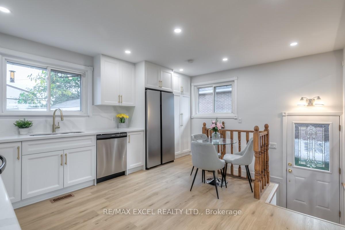 Photo 16 of 91 Wayne Avenue, Oshawa, Centennial — HOMEH