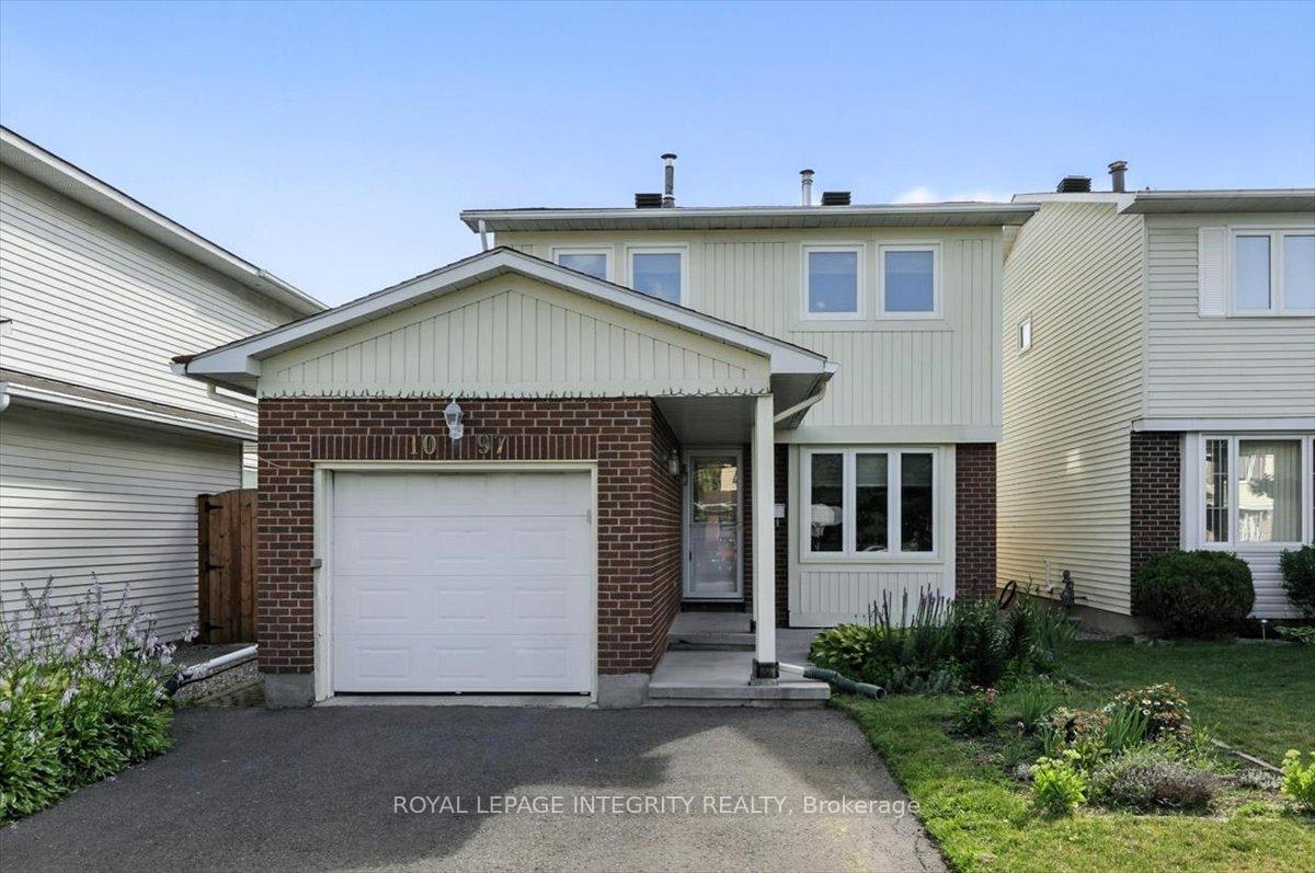 Front of 1097 Moselle Crescent