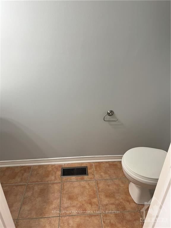 Photo 5 of 1098 Ballantyne Drive, Ottawa, Fallingbrook/Gardenway South — HOMEH