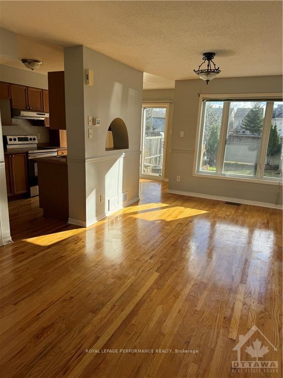 Photo 6 of 1098 Ballantyne Drive, Ottawa, Fallingbrook/Gardenway South — HOMEH