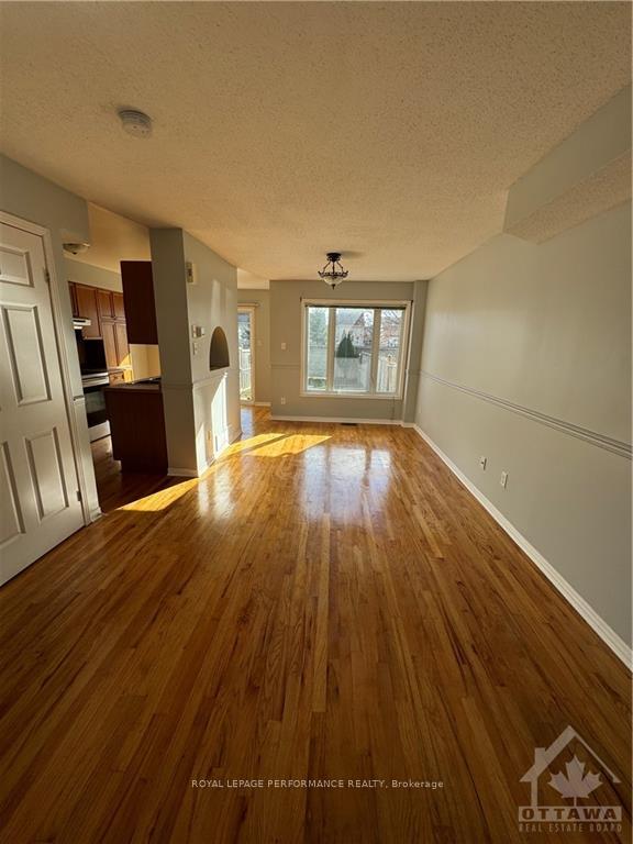 Photo 7 of 1098 Ballantyne Drive, Ottawa, Fallingbrook/Gardenway South — HOMEH