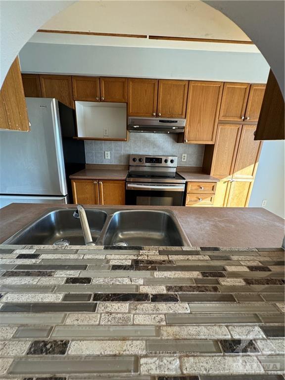 Photo 9 of 1098 Ballantyne Drive, Ottawa, Fallingbrook/Gardenway South — HOMEH