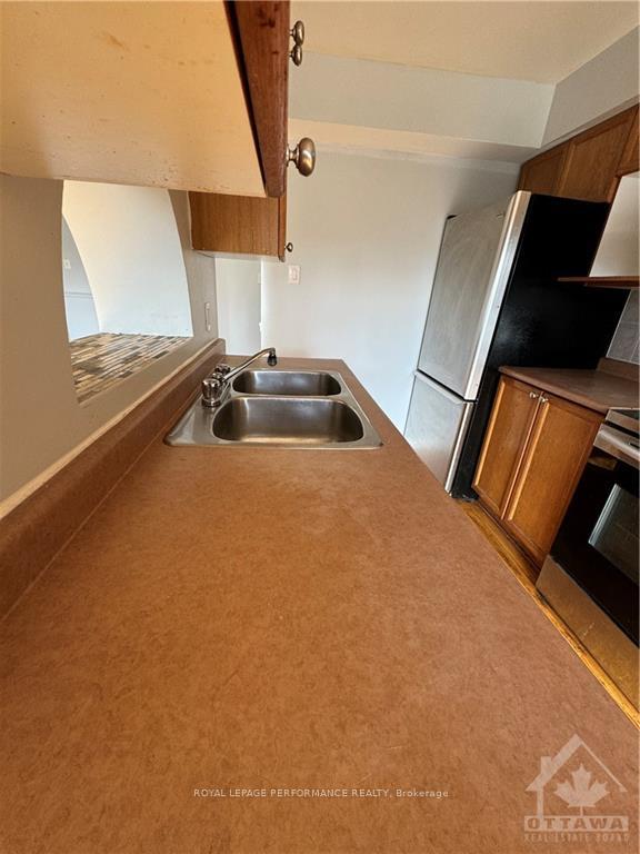 Photo 10 of 1098 Ballantyne Drive, Ottawa, Fallingbrook/Gardenway South — HOMEH