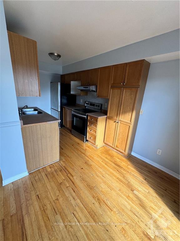 Photo 13 of 1098 Ballantyne Drive, Ottawa, Fallingbrook/Gardenway South — HOMEH