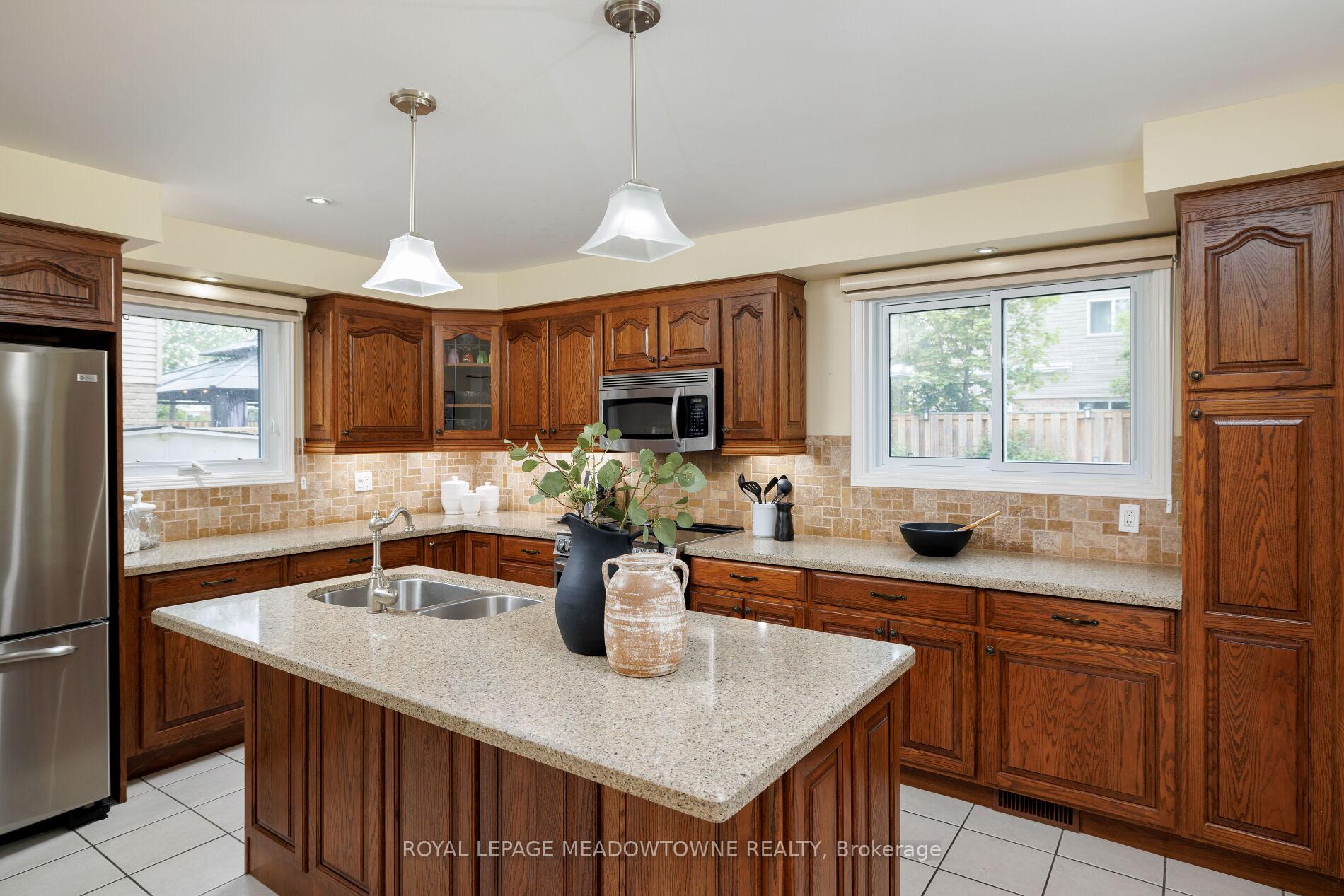 Photo 22 of 521 Vanier Drive, Milton, Bronte Meadows — HOMEH