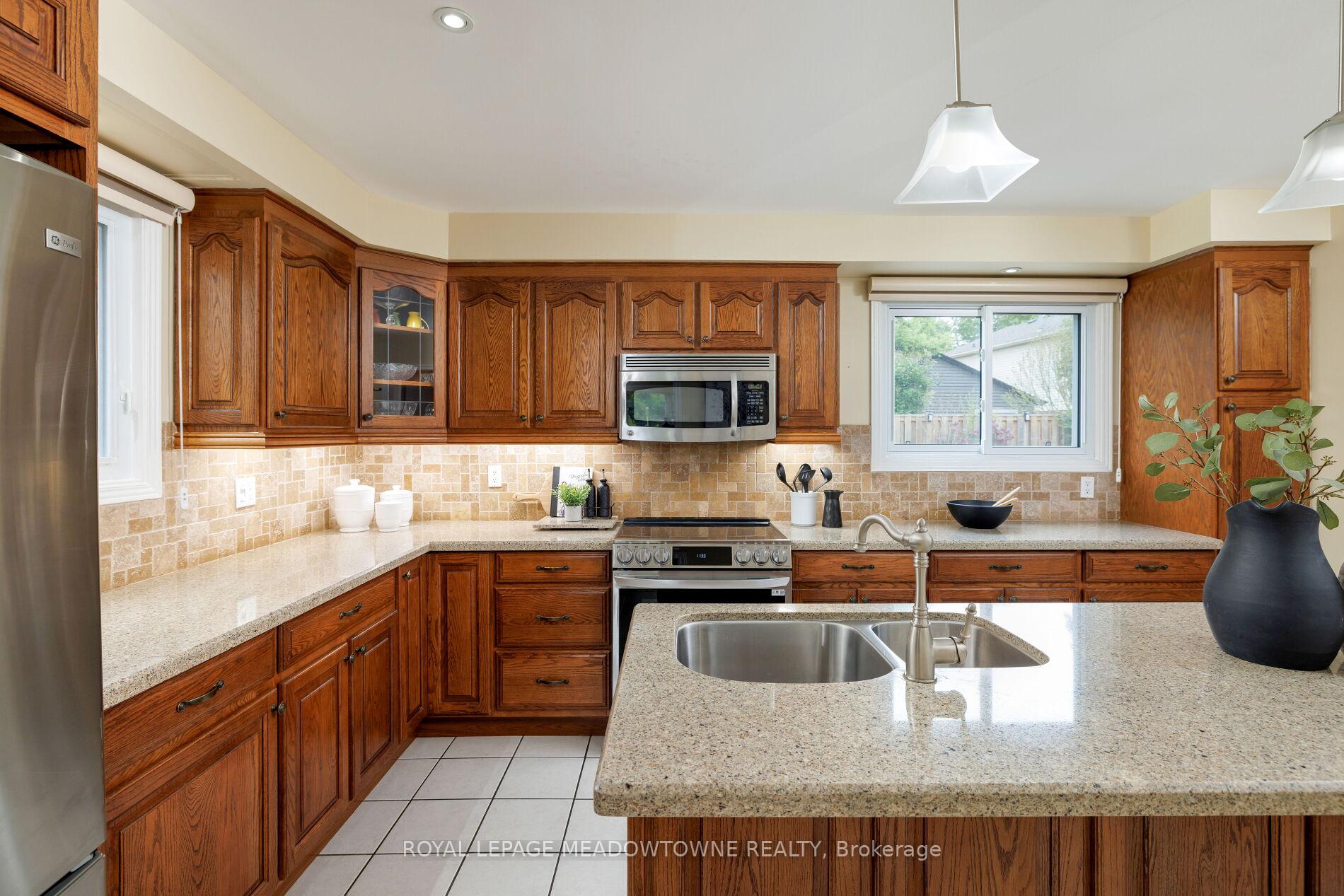 Photo 24 of 521 Vanier Drive, Milton, Bronte Meadows — HOMEH