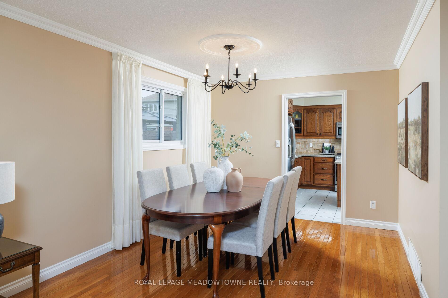 Photo 2 of 521 Vanier Drive, Milton, Bronte Meadows — HOMEH