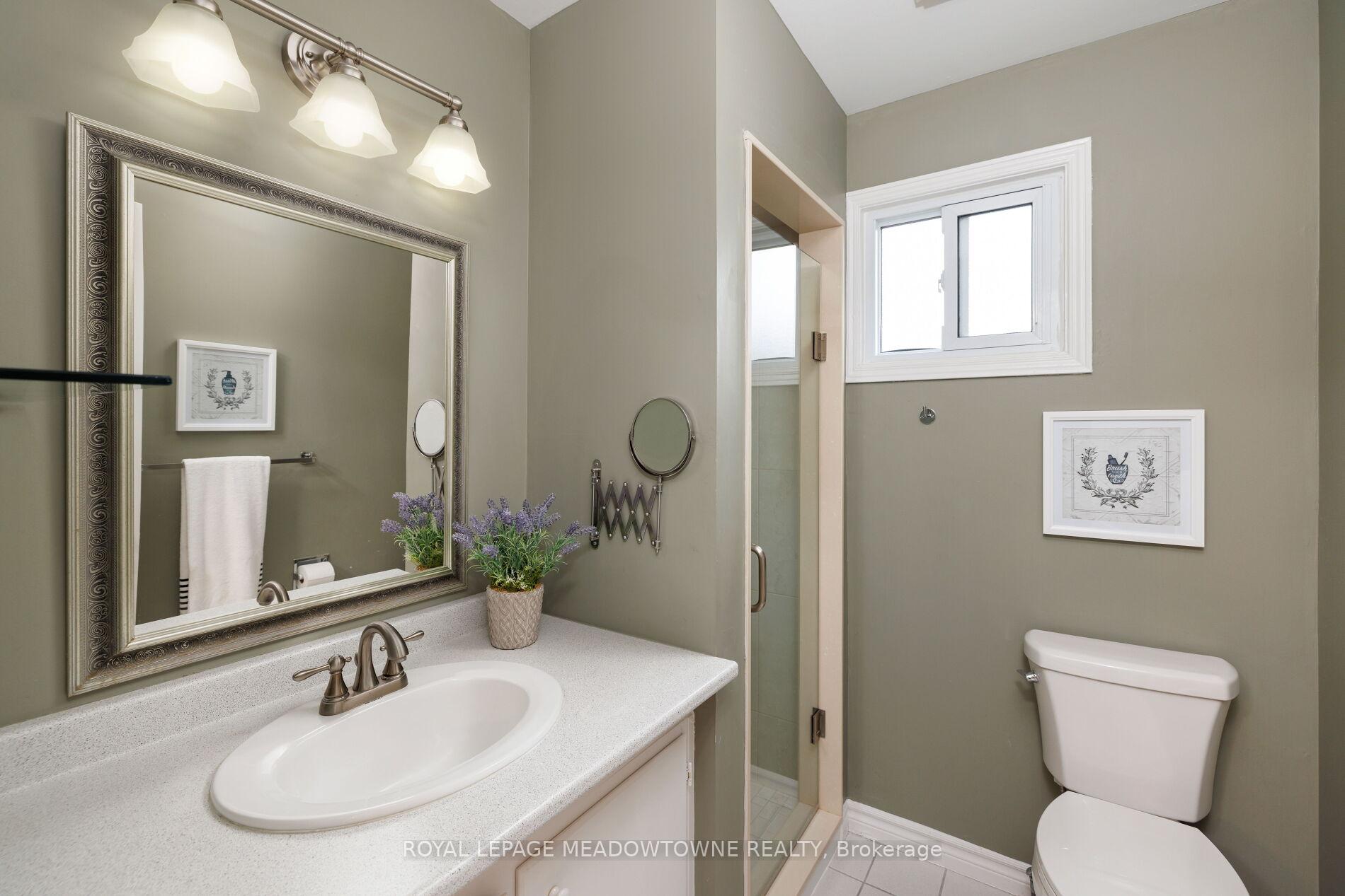 Photo 4 of 521 Vanier Drive, Milton, Bronte Meadows — HOMEH