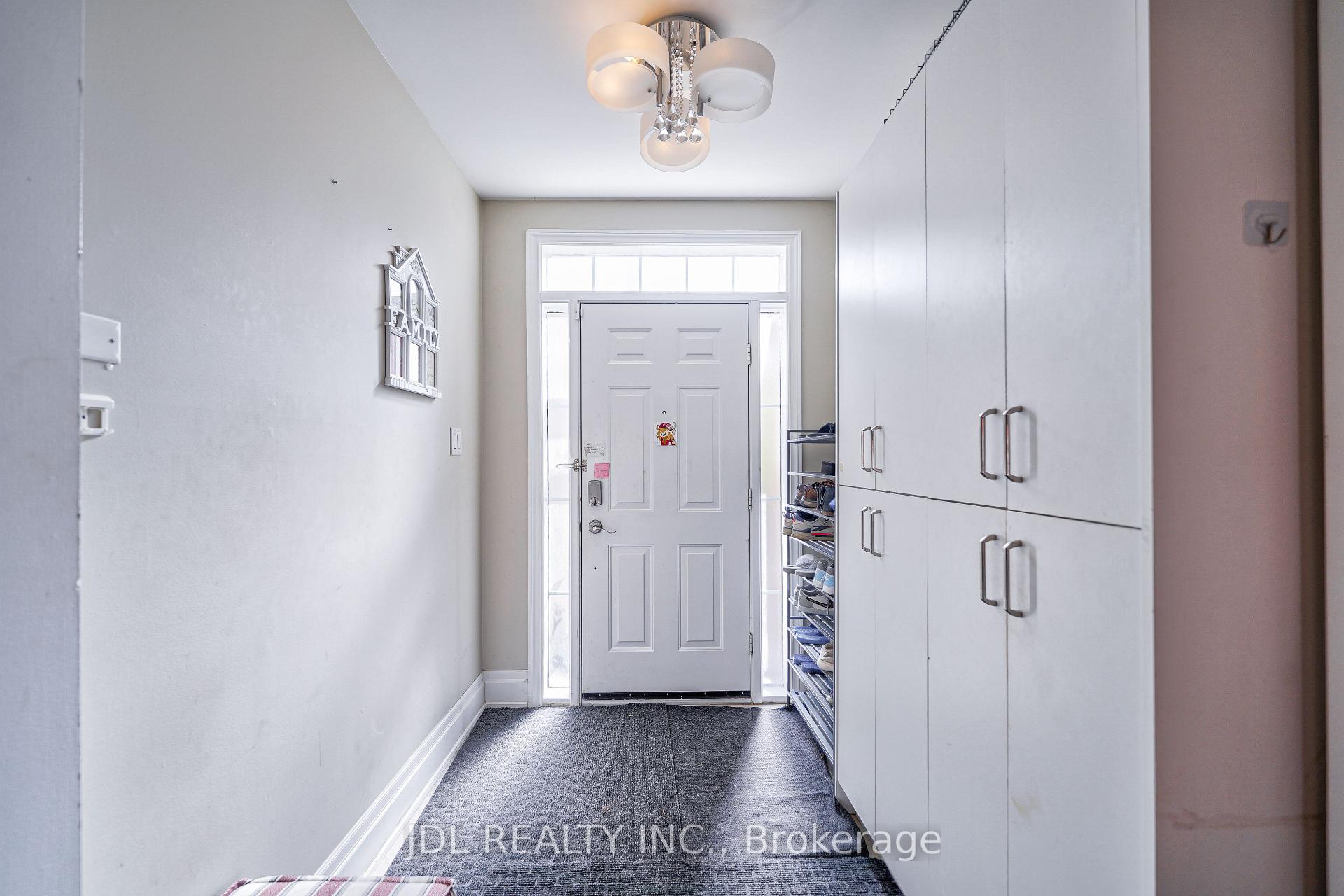Photo 2 of Unit 2B, 3 Moses Crescent, Markham, Cachet — HOMEH