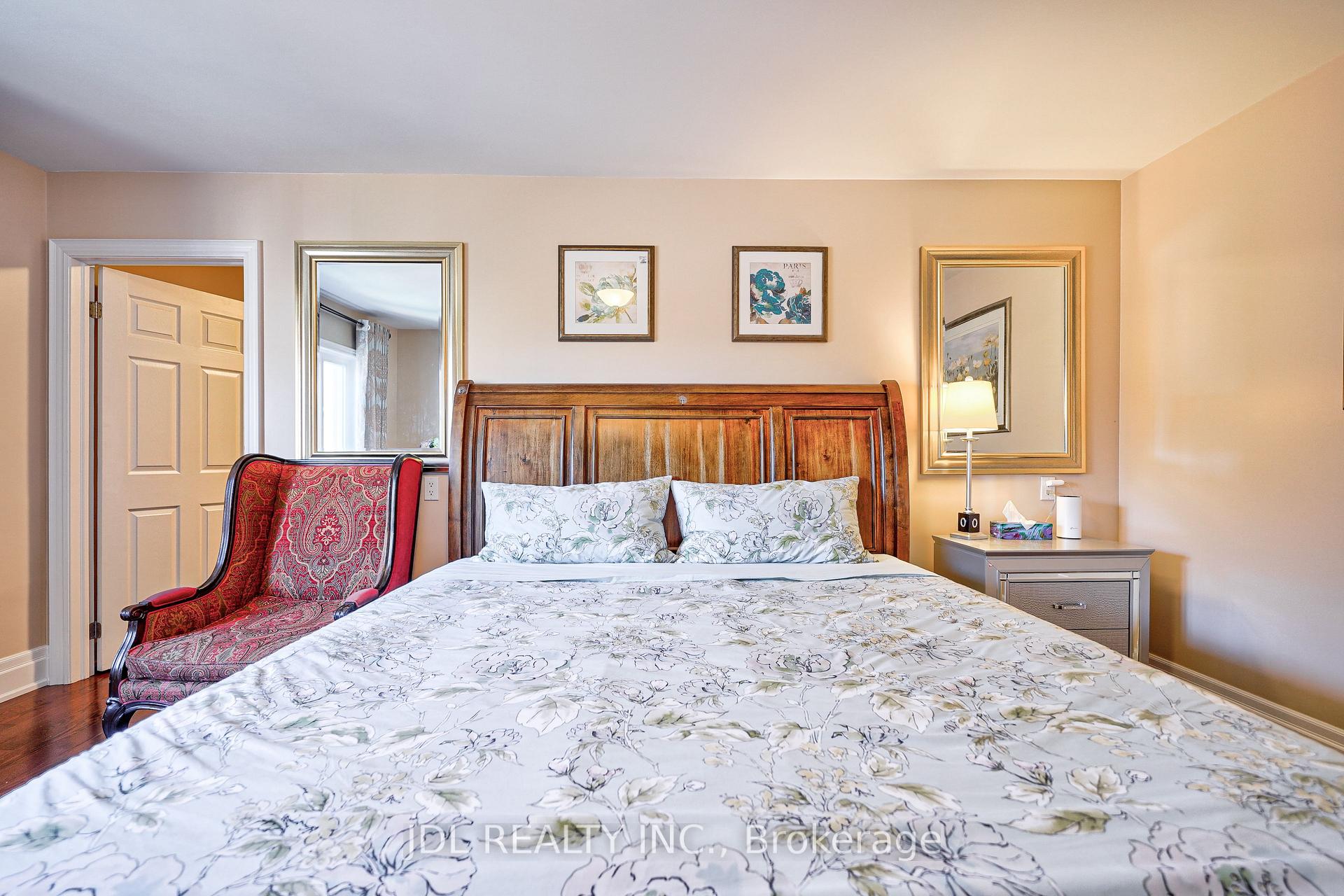 Photo 4 of Unit 2B, 3 Moses Crescent, Markham, Cachet — HOMEH