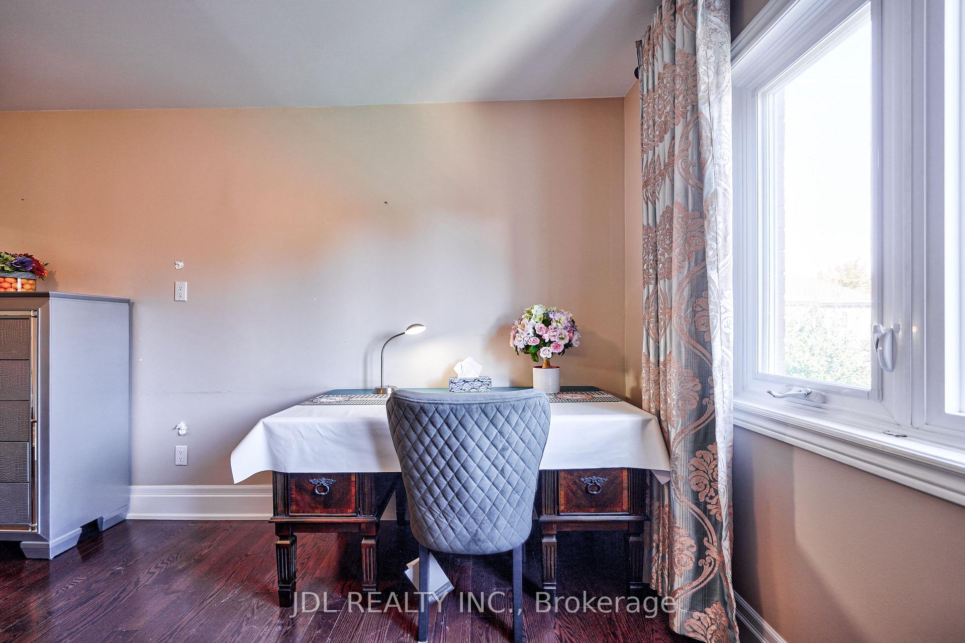 Photo 6 of Unit 2B, 3 Moses Crescent, Markham, Cachet — HOMEH