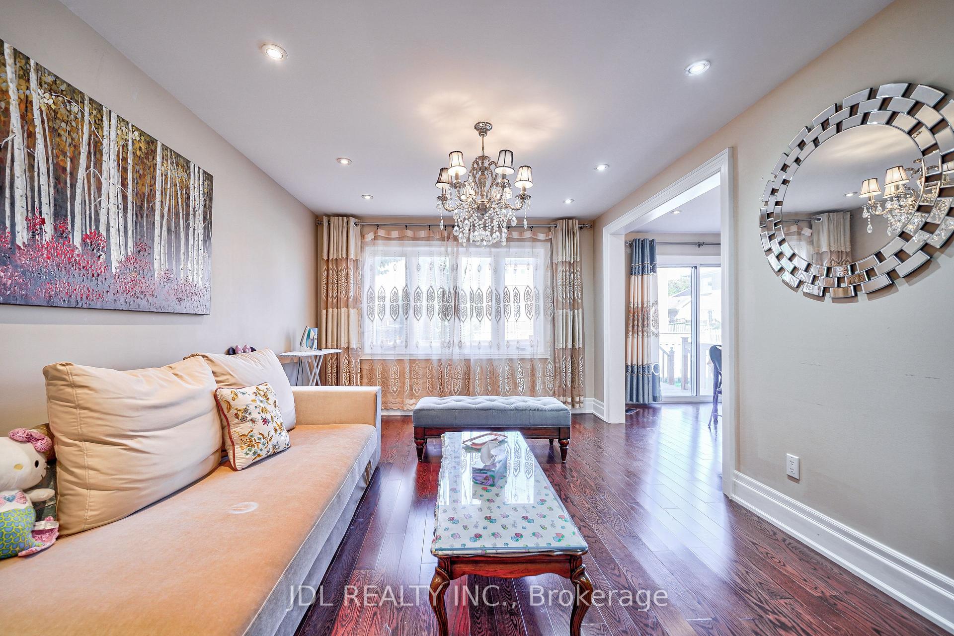 Photo 10 of Unit 2B, 3 Moses Crescent, Markham, Cachet — HOMEH