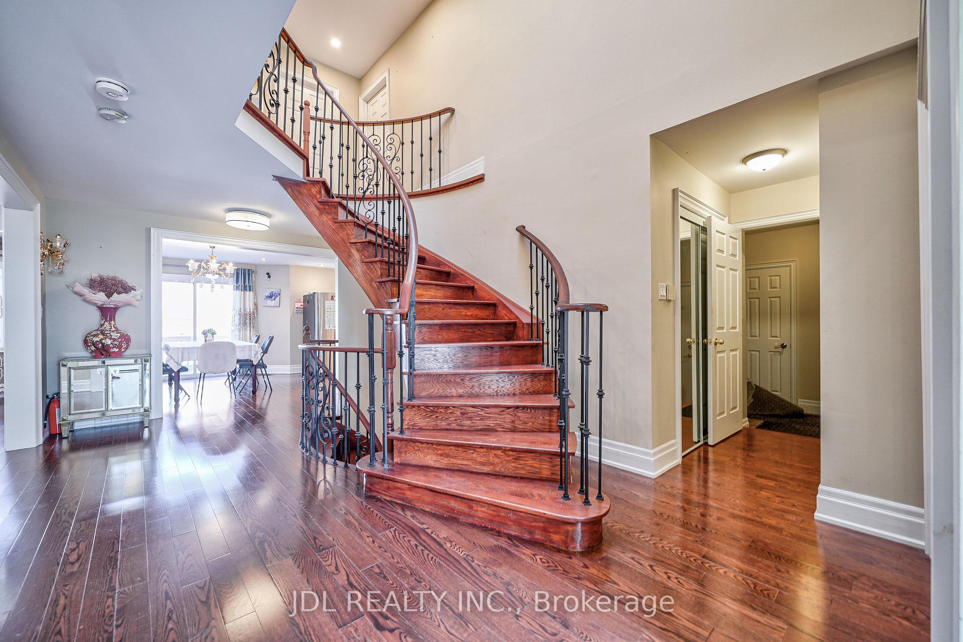 Photo 13 of Unit 2B, 3 Moses Crescent, Markham, Cachet — HOMEH