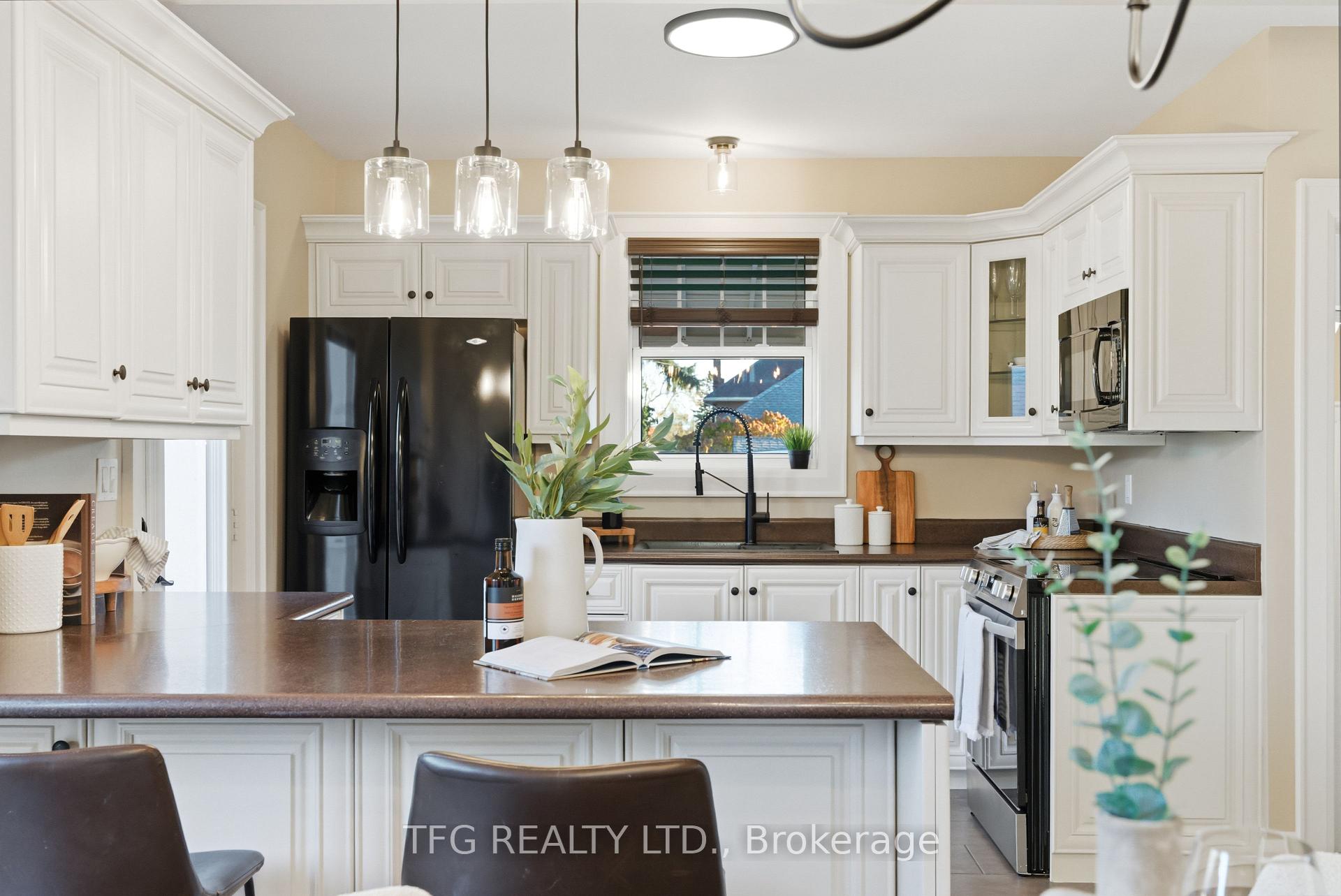 Photo 13 of 131 Roxborough Avenue, Oshawa, O'Neill — HOMEH