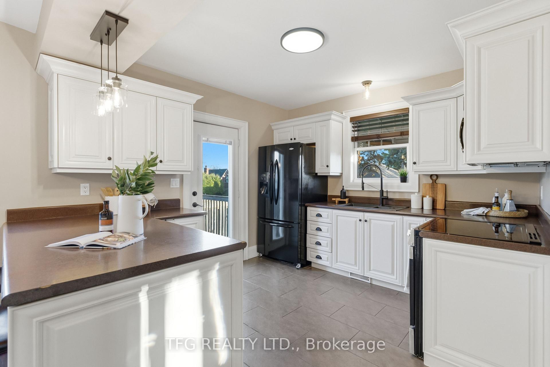 Photo 14 of 131 Roxborough Avenue, Oshawa, O'Neill — HOMEH