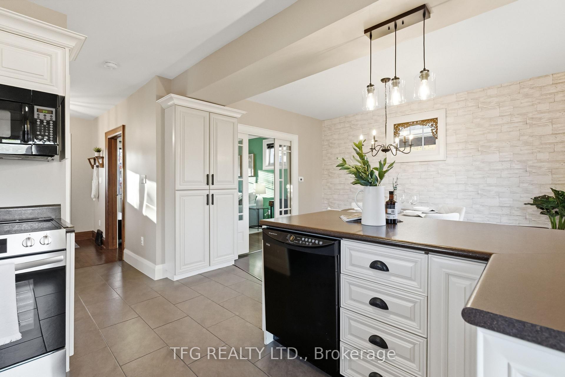Photo 15 of 131 Roxborough Avenue, Oshawa, O'Neill — HOMEH