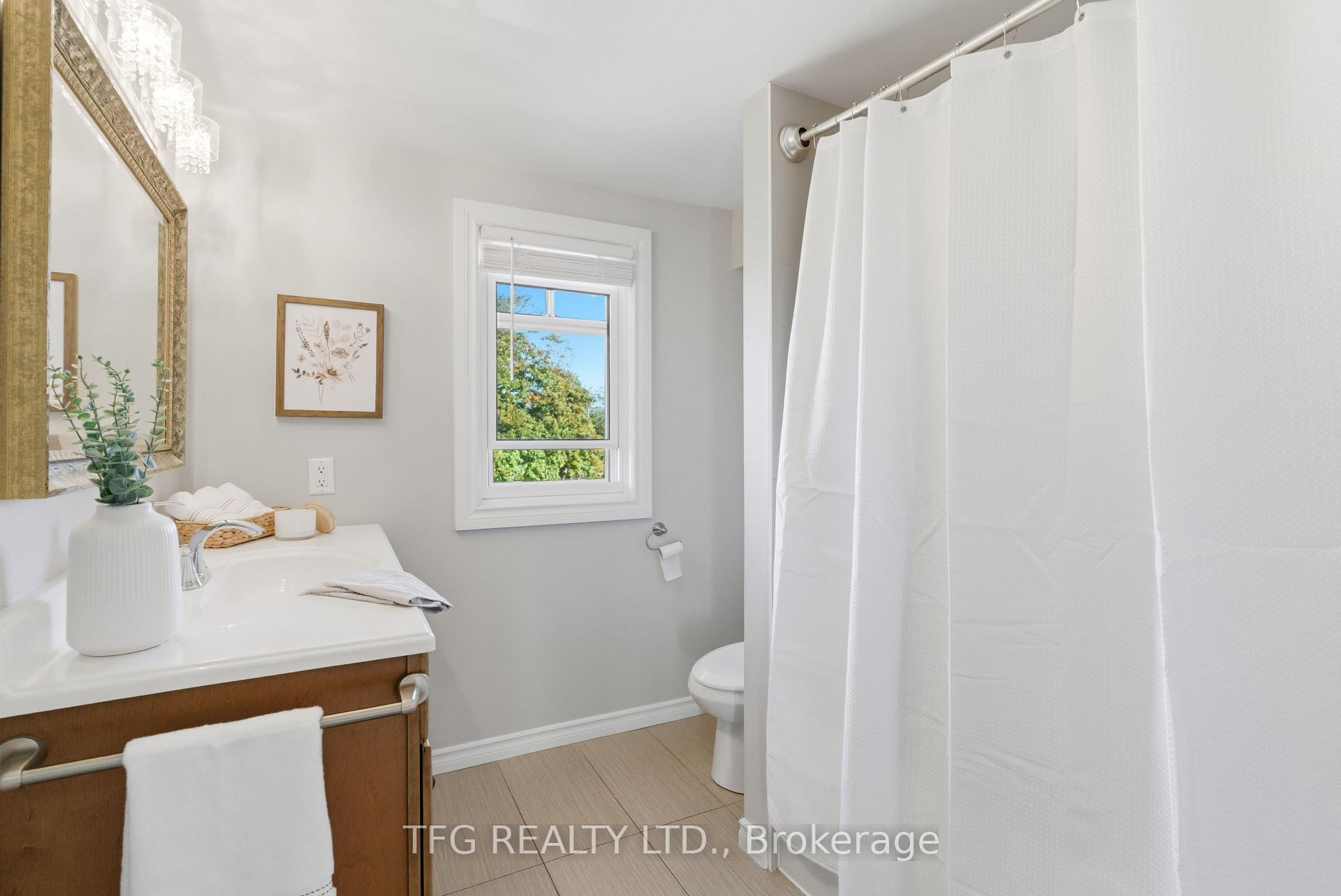 Photo 26 of 131 Roxborough Avenue, Oshawa, O'Neill — HOMEH