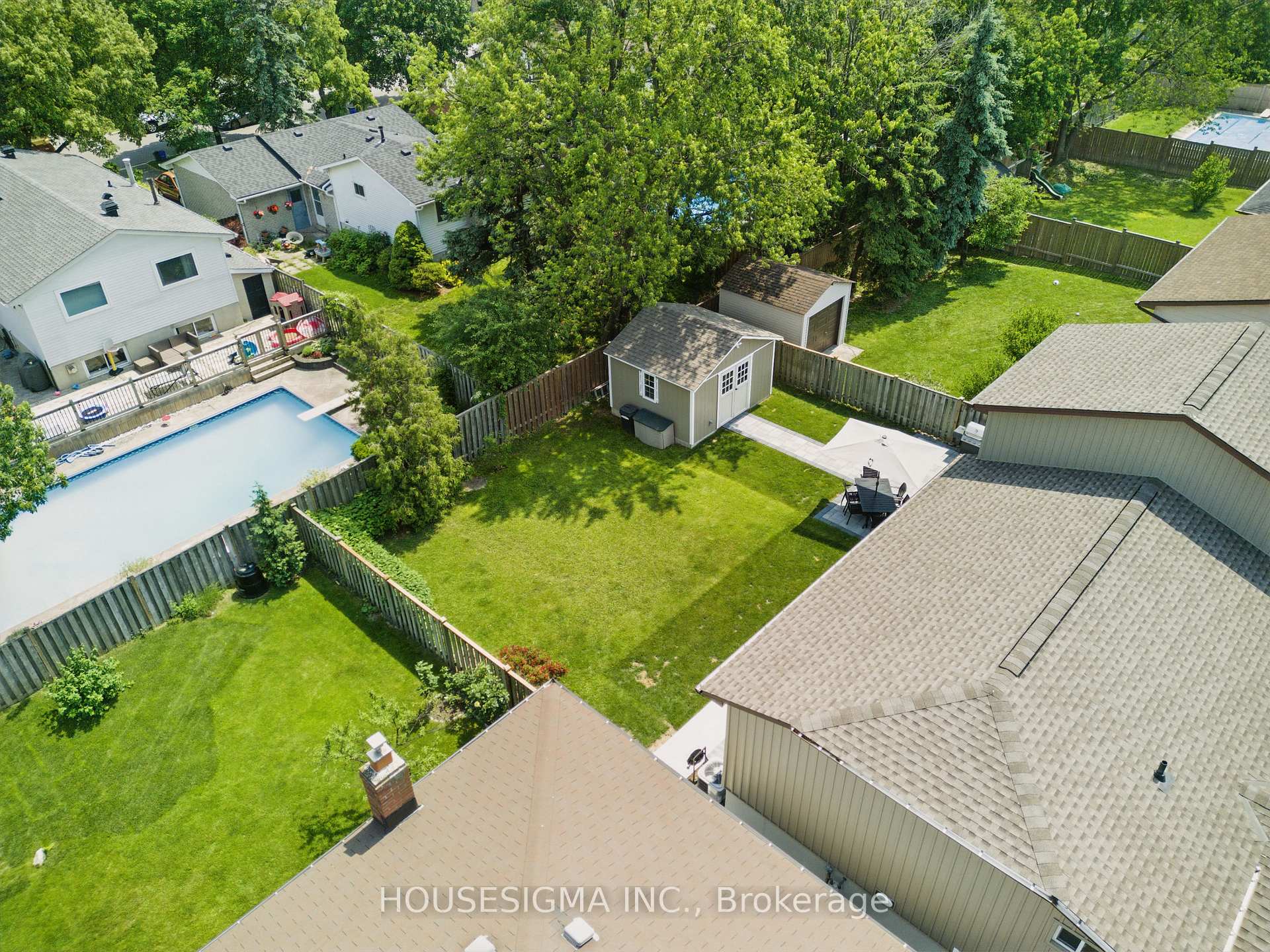 Photo 2 of 770 Applewood Crescent, Milton, Dorset Park — HOMEH