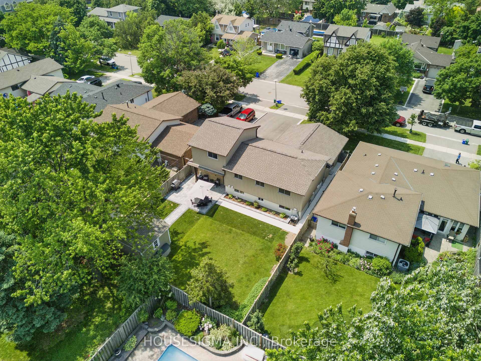 Photo 6 of 770 Applewood Crescent, Milton, Dorset Park — HOMEH