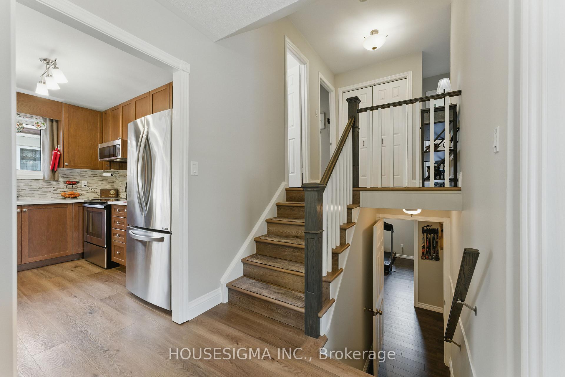 Photo 9 of 770 Applewood Crescent, Milton, Dorset Park — HOMEH