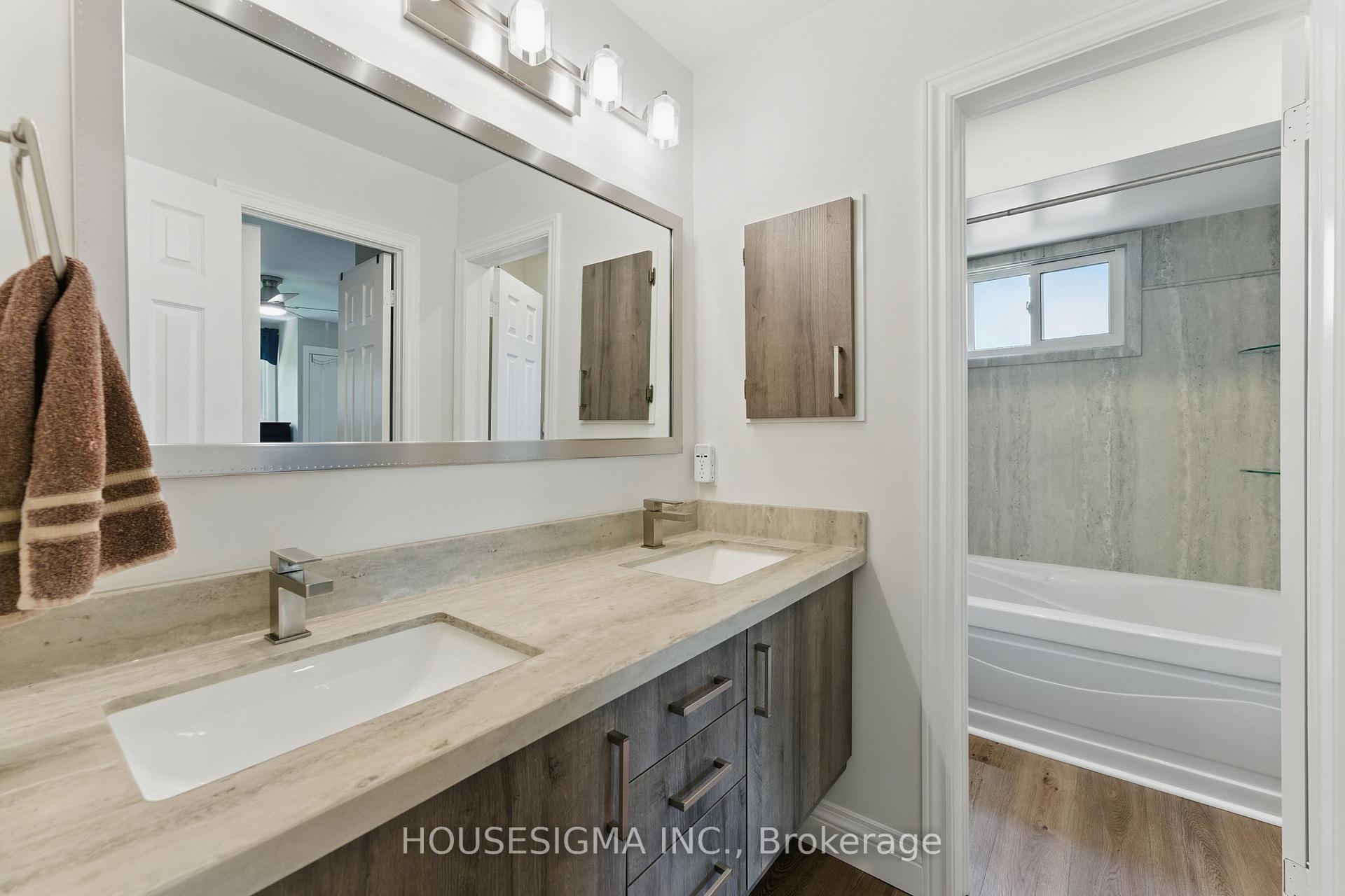 Photo 22 of 770 Applewood Crescent, Milton, Dorset Park — HOMEH