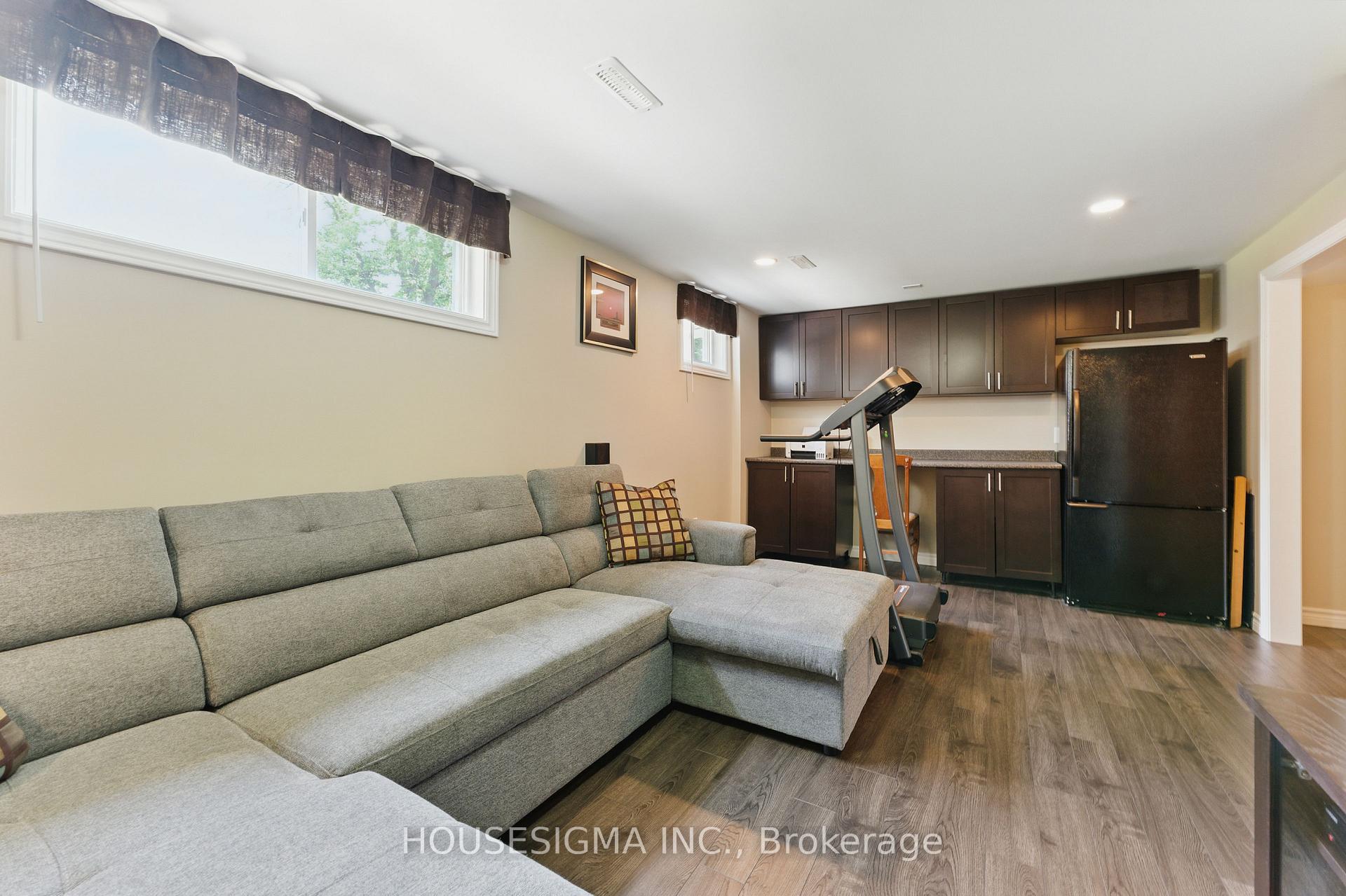 Photo 11 of 770 Applewood Crescent, Milton, Dorset Park — HOMEH