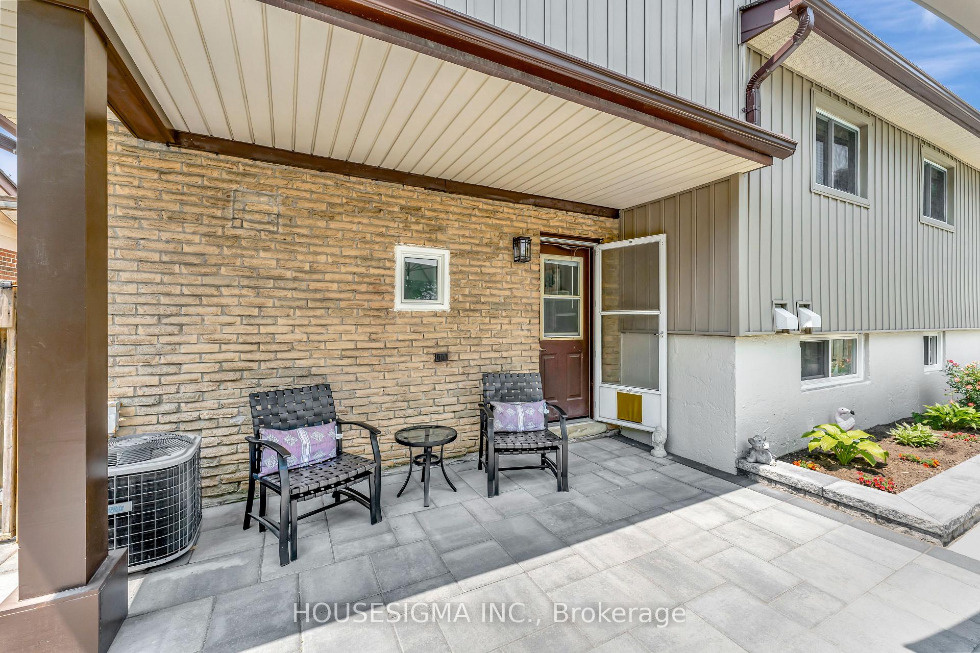 Photo 20 of 770 Applewood Crescent, Milton, Dorset Park — HOMEH