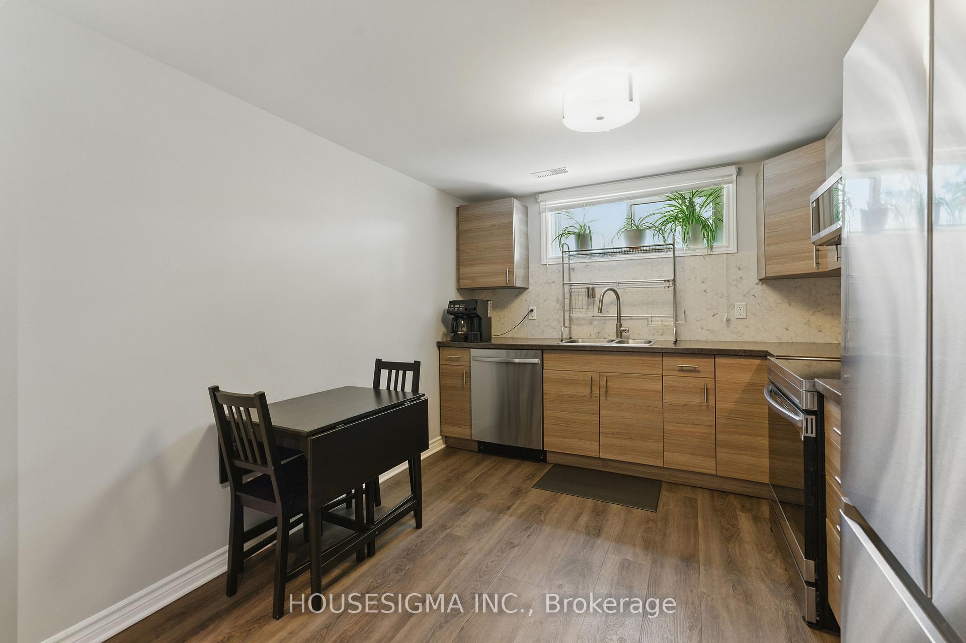 Photo 43 of 770 Applewood Crescent, Milton, Dorset Park — HOMEH