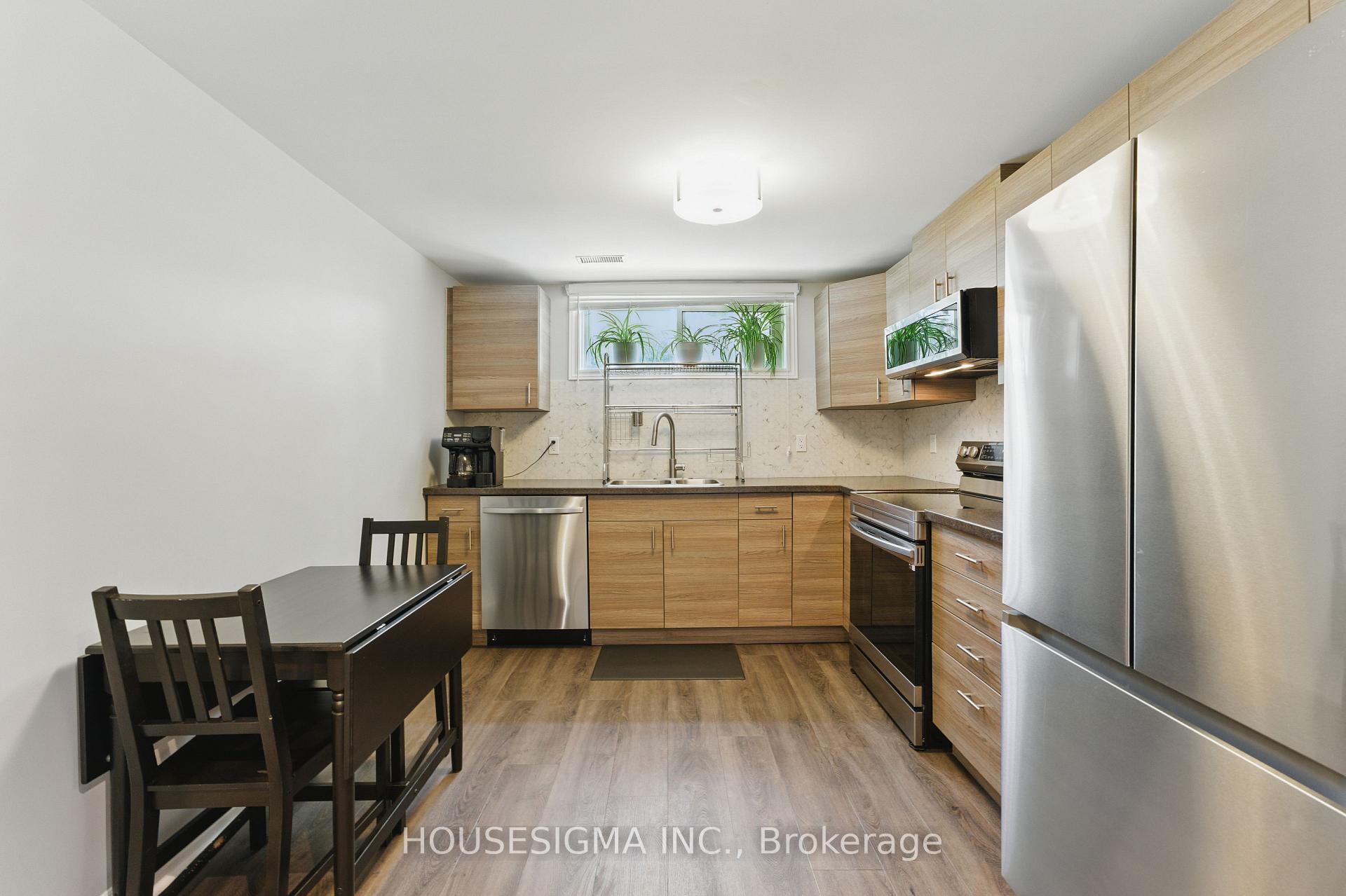 Photo 24 of 770 Applewood Crescent, Milton, Dorset Park — HOMEH