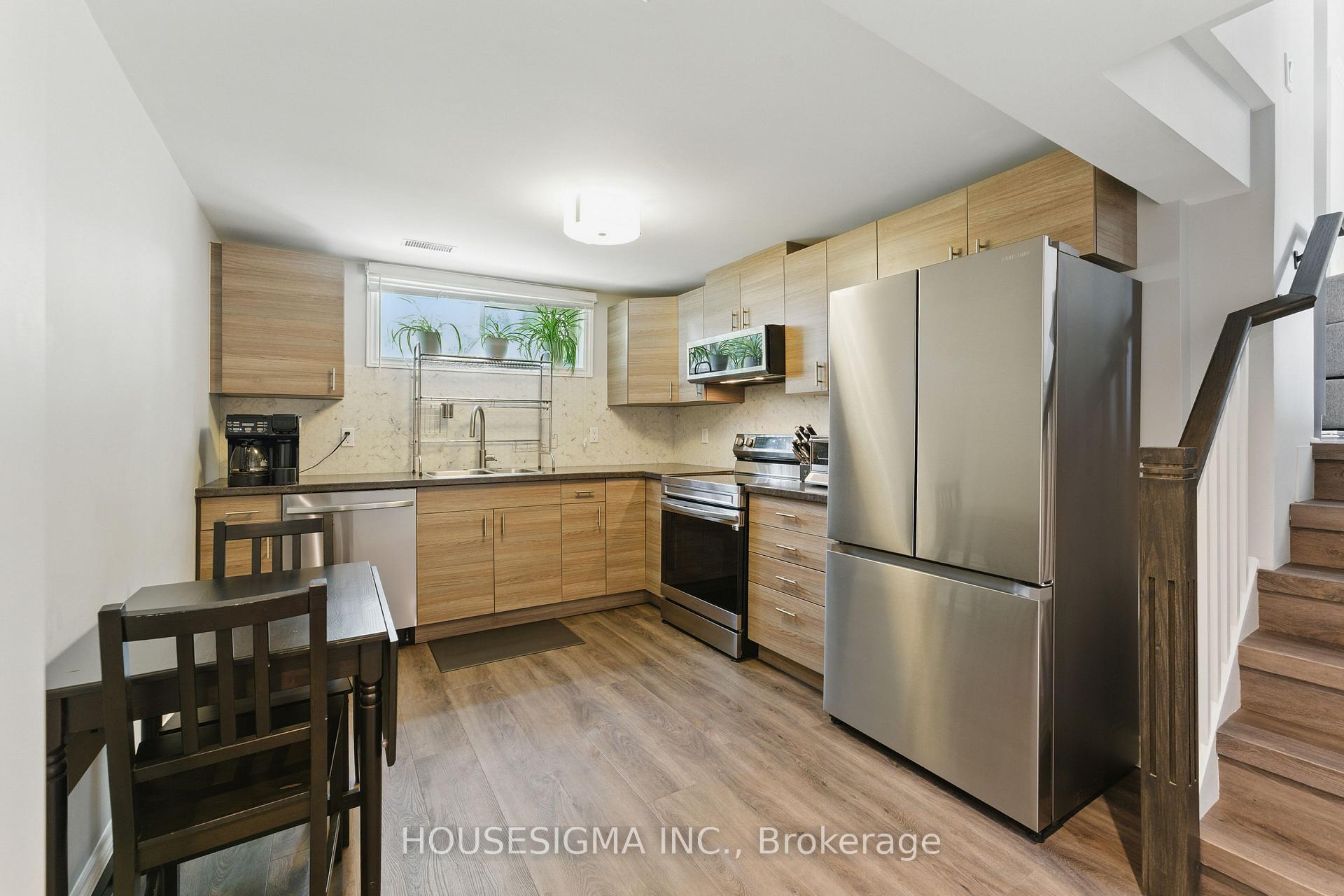 Photo 21 of 770 Applewood Crescent, Milton, Dorset Park — HOMEH