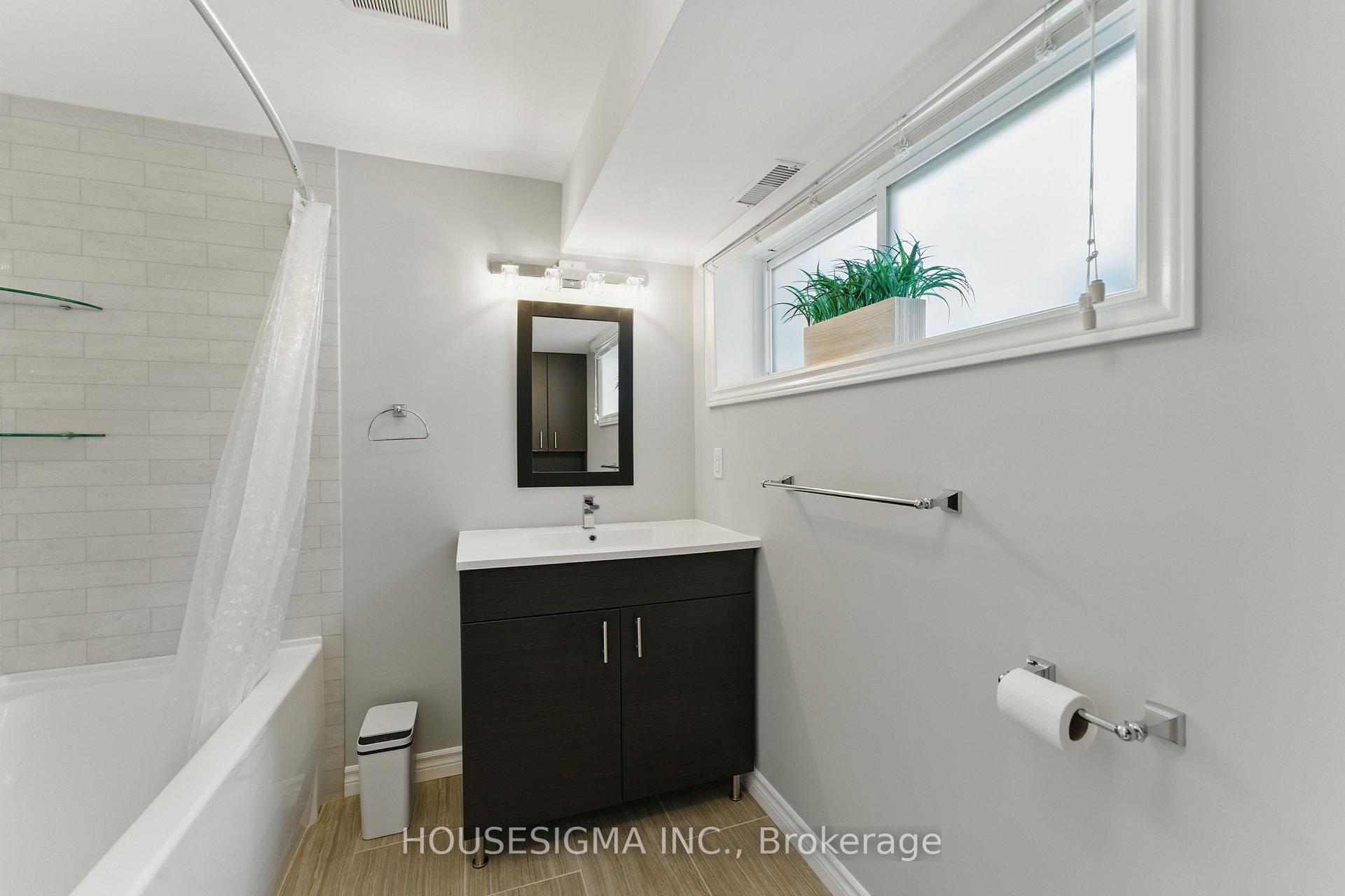 Photo 32 of 770 Applewood Crescent, Milton, Dorset Park — HOMEH