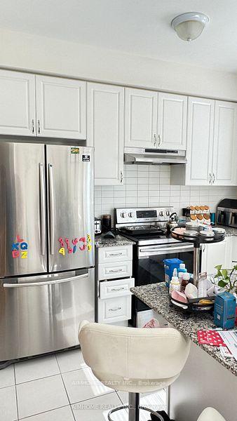 Photo 2 of 105 Gordon Circle, Newmarket, Gorham-College Manor — HOMEH
