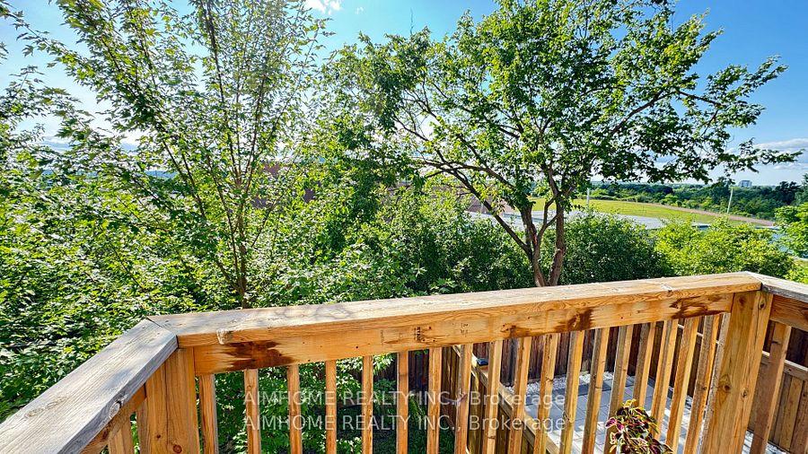 Photo 3 of 105 Gordon Circle, Newmarket, Gorham-College Manor — HOMEH