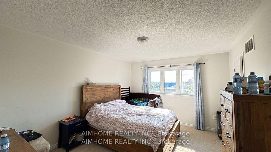 Photo 5 of 105 Gordon Circle, Newmarket, Gorham-College Manor — HOMEH