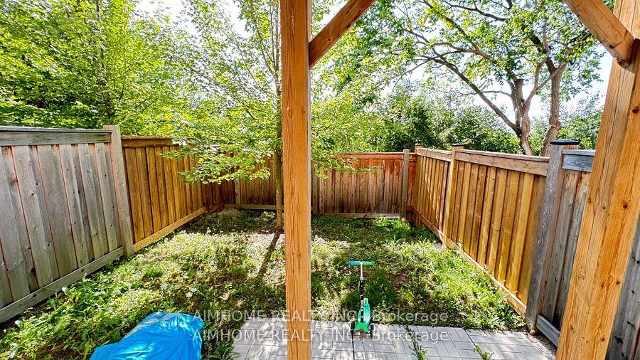 Photo 9 of 105 Gordon Circle, Newmarket, Gorham-College Manor — HOMEH