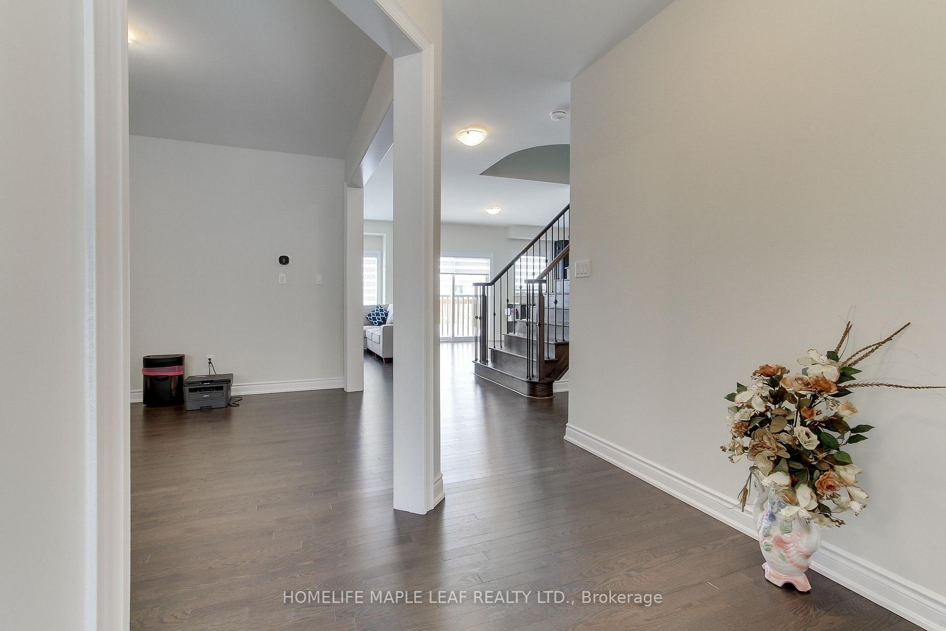 Photo 7 of 31 Janes Crescent, New Tecumseth, Rural New Tecumseth — HOMEH