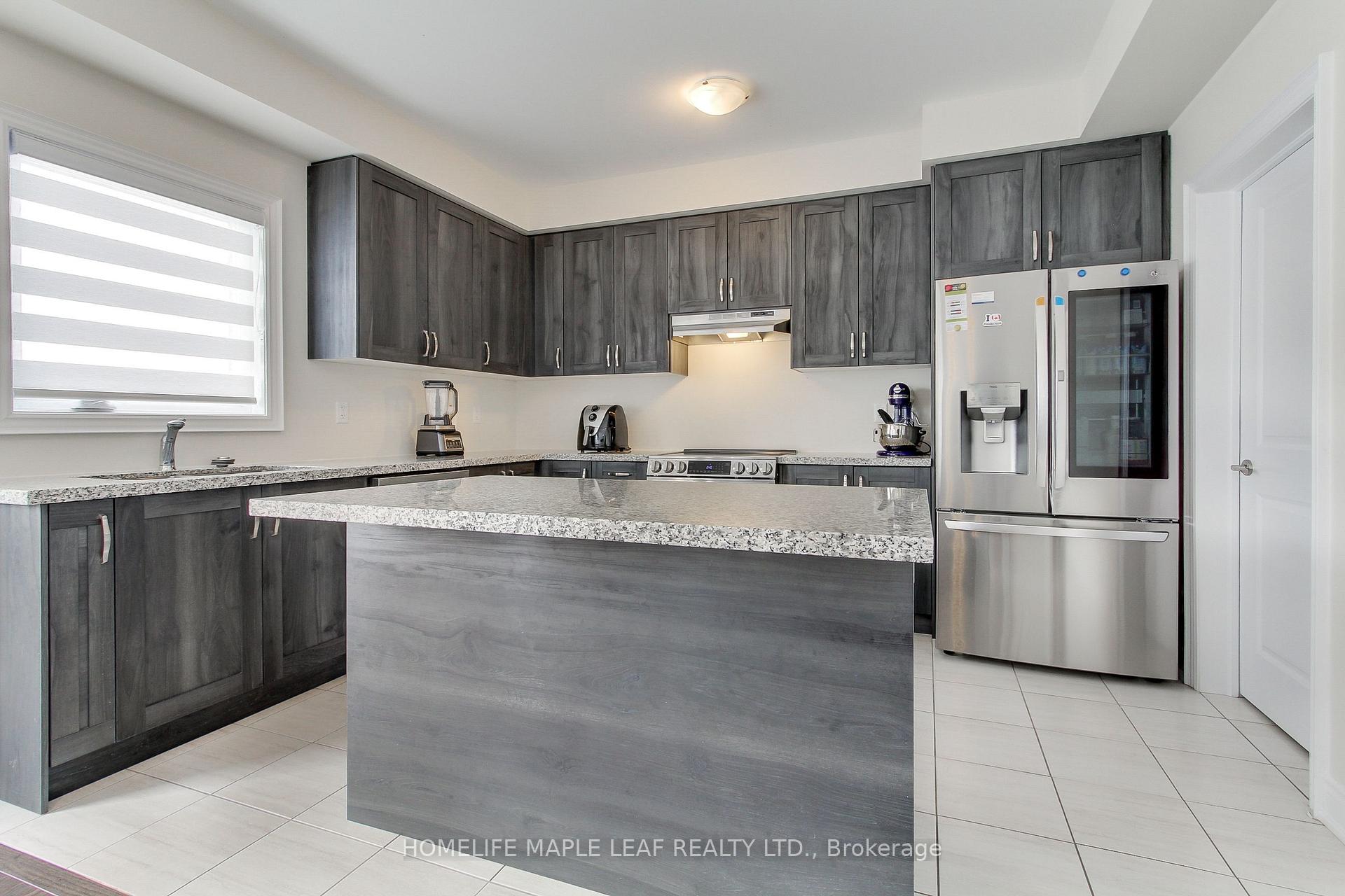 Photo 11 of 31 Janes Crescent, New Tecumseth, Rural New Tecumseth — HOMEH